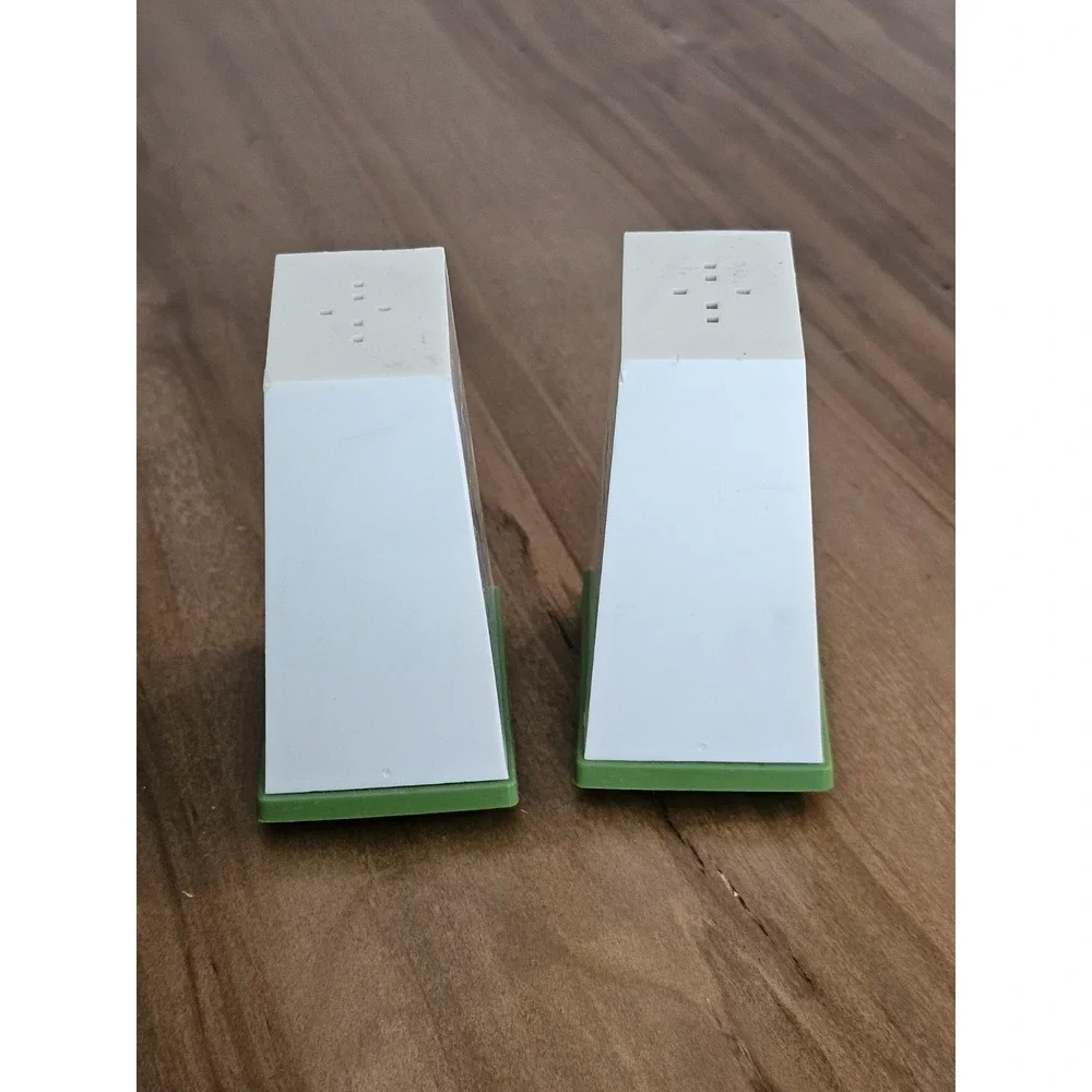 MCM Salt & Pepper Shakers White Gold Green STARBURST 1960s Thousand Trails Promo